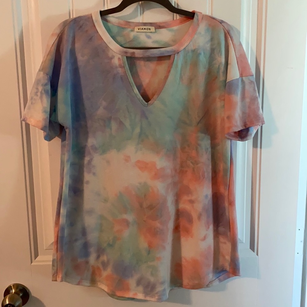 Keyhole tie dye top